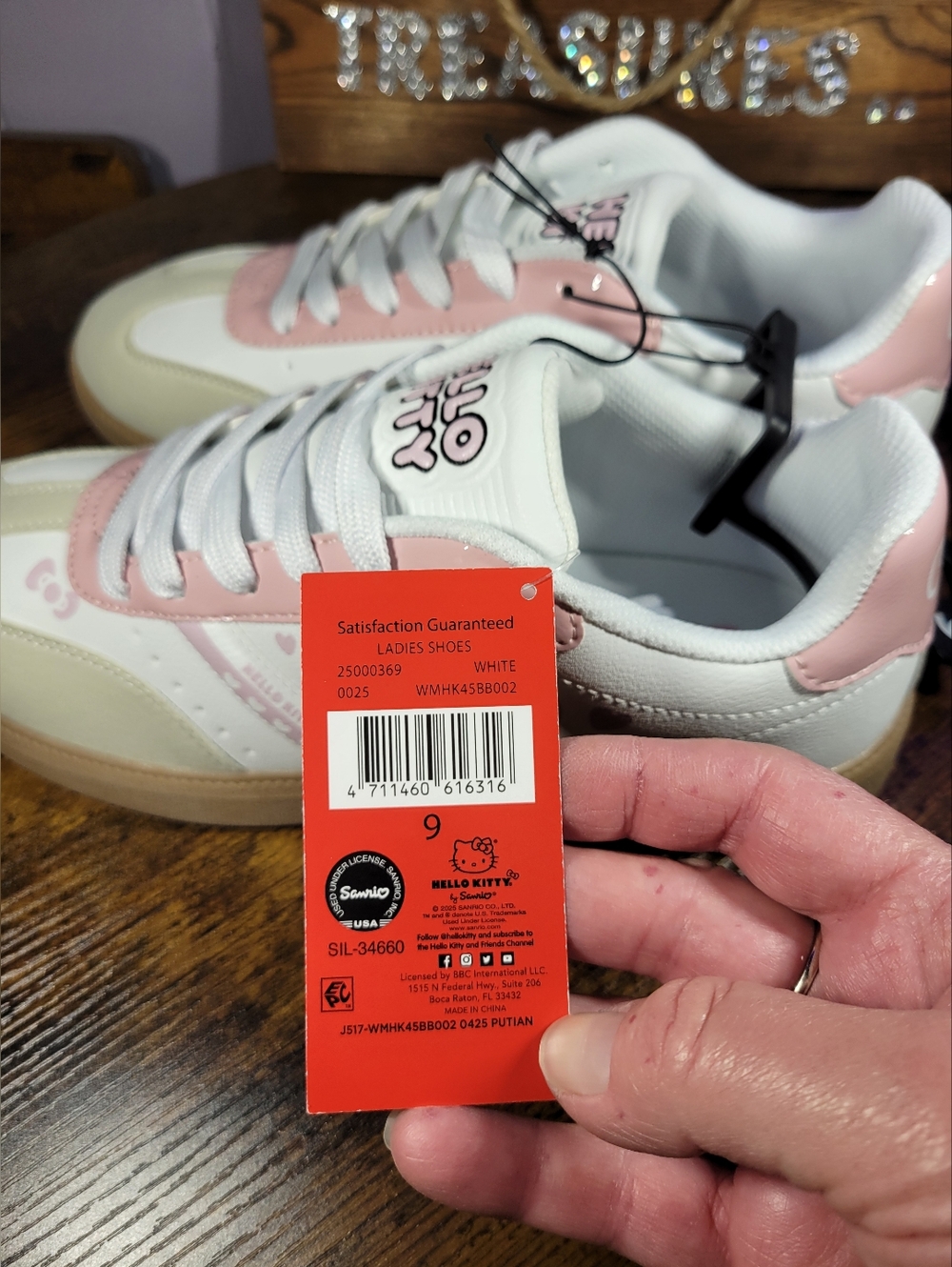 Hello Kitty White Pink Low-Profile Graphic Sneakers ladies size 9 - Picture 5 of 11